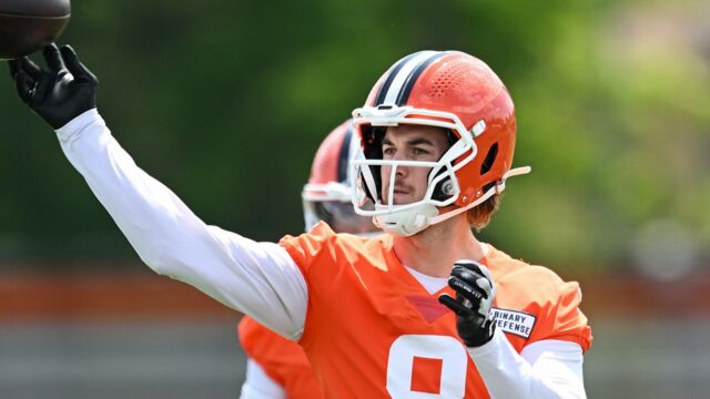 Browns Trade Kenny Pickett pre lupičov pre voľbu piateho kola 2026 

