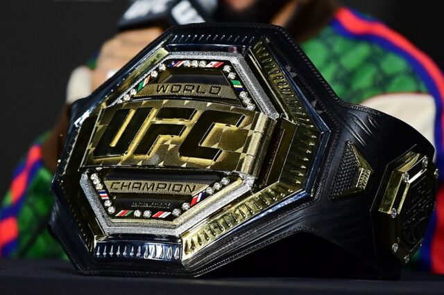 Bývalý UFC Heavywweight -Champion teraz spolupracuje s tímom NFL

