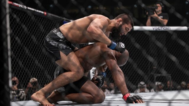 Bývalý majster UFC, čo robí zápas Khamzat Chimaev

