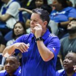 Tim Cone, tréner Gilas Pilipinas, počas zápasovej hry proti Macau Black
