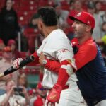 Cardinals 'Willson Contreras ovplyvňuje na rozhodcu, hodí netopier u inštruktora