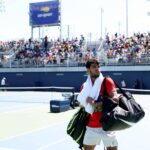 Carlos Alcaraz zo Španielska odíde mimo súdu po tréningovom zasadnutí pred US Open v Národnom tenisovom centre Usta Billie Jean King 23. augusta 2025 v New Yorku.