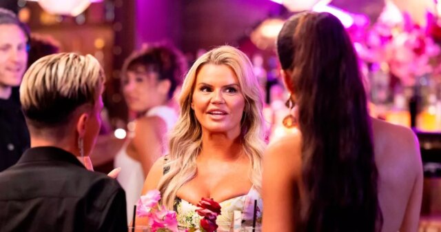 Celebrity idú na randenie stúpenci štát „No, nikdy som nikdy“, keď sa futbalový supervízor objavuje s Kerry Katona 

