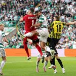 Cameron Carter-Vickers sa snaží márne vyvíjať určitý tlak na kairatského brankára