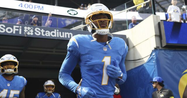 Chargers 'Quentin Johnston je odvezený preč po tom, čo bol zasiahnutý Rams



