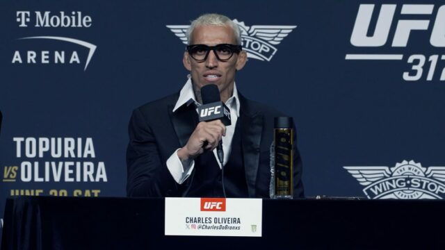 Charles Oliveira obviňuje Dana Hookera z toho, že ho odmietol v UFC Rio

