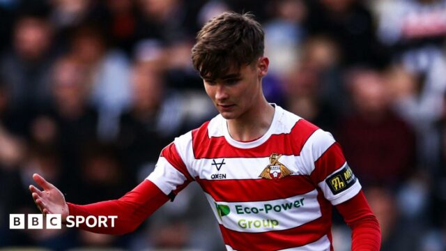 Charlie Crew: Leeds United Teaager Reportes Hercaster Rovers o pôžičke

