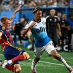 Charlotte porazí Salt Lake s cieľom od Idana Toklomatiho