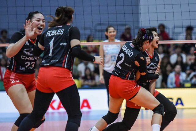 Cess Robles, teraz Galang a Chery Tiggo Crossovers oslavujú po bode počas PVL na prehliadke Tour