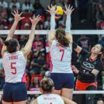 Chery Tiggo Crossovers 'Rookie Spiker Renee Peñafiel počas hry PVL Invitational Turnaj.