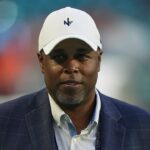 Chris Grier uvádza, že nasledovníci delfínov vyslali začarované e-maily zamerané na svoje deti