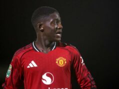 Frustrovaný Kobbie Mainoo v srdci plánu Man Utd, ktorý by mohol viesť k príchodu veľkých mien Čo si pomyslia sledovatelia Guy Utd o obrazovke Display Cobbie Mainoo v hrnčeku Carabao Beat pre Grimsby