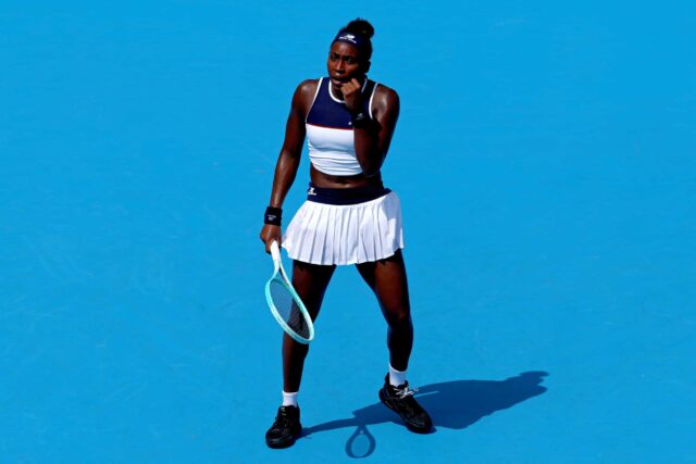 Coco Gauff si samozrejme vedela, že jej celkový problém s dvojitým zatiahnutím prvom turné je významným problémom, a tak vystrelila jedného zo svojich trénerov v predvečer US Open a priniesla na palubu Doctor Serv Doctor, ktorý pomohol č. 1, Aryna Sabalenka pracovala na svojich problémoch s touto časťou hry.