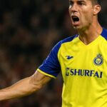 Cristiano Ronaldo ukazuje Hongkongu, ako sa to robí, zatiaľ čo Messiho duch stále prenasleduje štadión