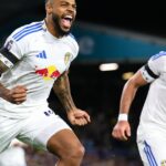 Debut Jacka Grealisha je pokazený kontroverzným trestom potom, čo Leeds vyhral zápas proti Evertonu.