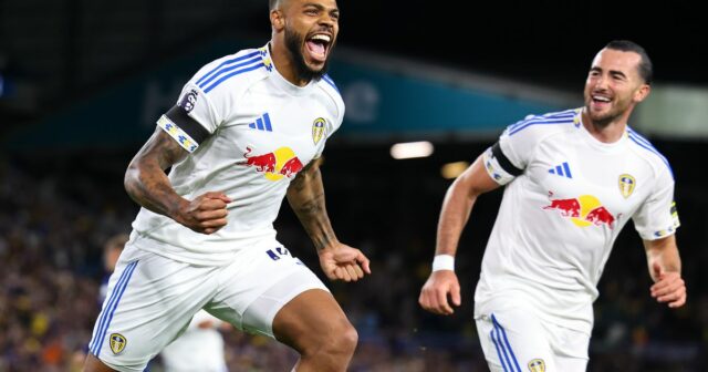 Debut Jacka Grealisha je pokazený kontroverzným trestom potom, čo Leeds vyhral zápas proti Evertonu.



