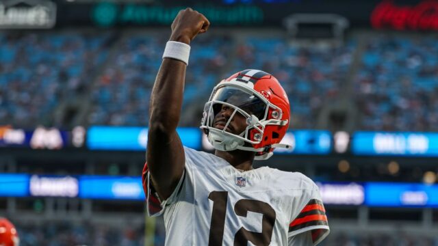 Debut NFL Sherdeur Sanders posiela sociálne médiá do hnevu

