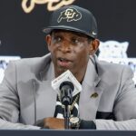 Deion Sanders túži po univerzite futbalových playoff hráčov, aby zarobili peniaze rovno