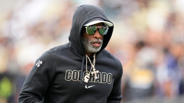 Deion Sands zakazuje mikiny a snímky v Colorado School Dress Code



