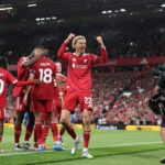 Didier Deschamps diskutuje o Liverpoole ďalej Hugo Ekitiké z francúzskeho tímu
