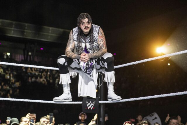 Dominik Mysterio odhalil svoj nový trik pre Summerslam a pomohol súčasným šampiónom? Preskúmanie možnosti


