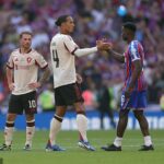 Liverpool končí dohodou Crystal Palace Marc Gueh (vpravo)