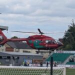 Druhý ligový zápas bol oneskorený na hodinu, keď letecká ambulancia zostupuje na ošetrenie ventilátora | Futbalový šport