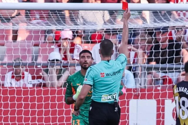 Gazzaniga bola vyslaná s hraním menej ako 45 minút