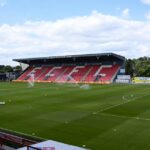 EFL Clash s'est arrêté et les joueurs forcés de quitter le terrain après une urgence médicale