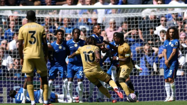 Eze bol Var zamietnutý počas palácovej strety s Chelsea na moste Stamford Bridge