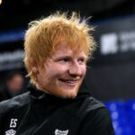 Ed Sheeran zasiahne späť k hviezdam Tiktok na „Trupiace“ košeli Ipswich
