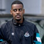 Izáka bolo povedané, aby vyškolila preč od spoluhráčov a cestovné špekulácie o spswitch Liverpool (obrázok nasnímaný 8. mája)