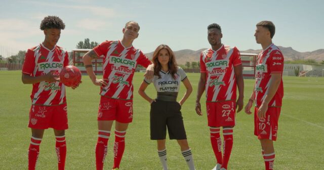 Eva Longoria, ktorá hrala v „Vitajte vo Wrexhame“ a „Necaxa“, upravila scenár z „Vitajte vo Wrexhame.



