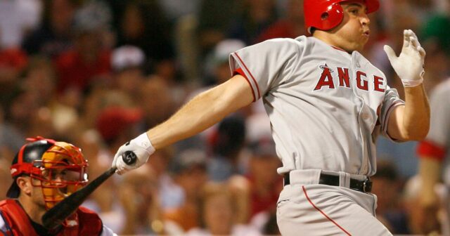 Ex-Angels Celebrity Mark Teixeira predstavuje legislatívny projekt v Texase 

