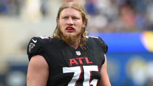 Falcons 'Kaleb McGary, aby vynechal „podstatný čas“ so zranením 

