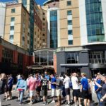 Fanúšikovia Chelsea boli uviaznutí pred mostom Stamford pred otvorením Premier League proti Crystal Palace v klube.
