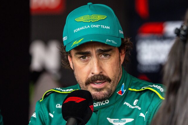 Fernando Alonso stanovuje rekord o účasti Adriana Neweyho v roku 2025 F1 Aston Martin

