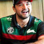 Kariéra Brandona Smitha je na rade, keď sa pripravuje na čelenie obvineniam z údajného obchodovania s drogami a trestným činom v oblasti znalostí - ale nezastavil Rabbitohs Hooker v tom, aby si tento týždeň užil útek v Noosa
