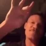 Hviezda Wests Tigers Brent Naden zverejnila fanúšikom Bulldogs porušujúcu správu za to, že dala „khod“, ktorá je často vnímaná ako „priemerný arabský tvar“ (na obrázku, Footy Star potom, čo odstránil video Tiktok)