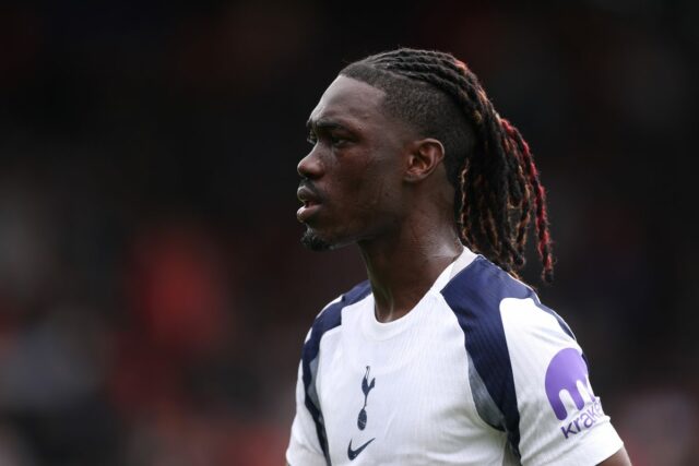 Galatasaray obklopuje zľavu pre Tottenham's Yves Bissouma 

