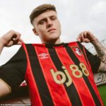 I Gannon Doak ukazuje Bournemouth po dokončení kľúču k Bournemouthu vo výške 25 miliónov GBP.