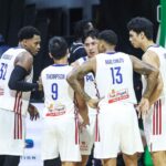 Tim Cone drží tváre Gilas, vrátane Ophtha a Malonzo