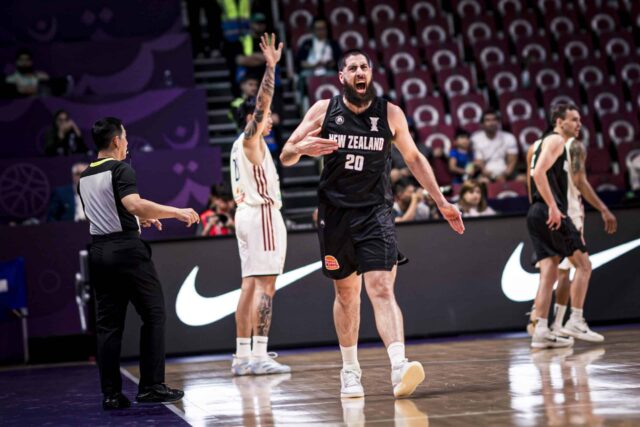 Hlavný muž Nového Zélandu, Jordan Iyai, počas havárie proti Gias Pilipinas vo Fiba Asia Cup v roku 2025.