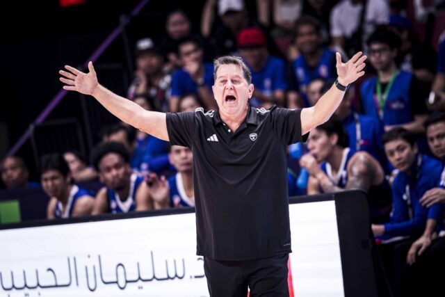 Tréner Gilas Pilipinas Tim Cone vs Irak 2025 Fiba Asia Cup