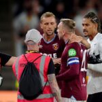 Graham Potter chráni Jarrod Bowen po stretnutí sledovateľov