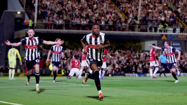 Grimsby Community porazí Manchester United v obvinení, aby sa dostal do tretieho kola hrnčeka Carabao 

