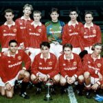 Futbaloví fanúšikovia musia rozvetviť takmer 770 libier, aby mohli hrať zápas s piatimi a na strane bývalej legendy Manchester United Paul Scholes