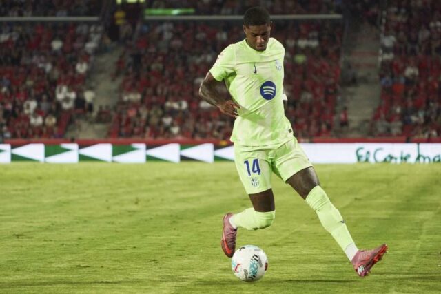 Hansi Flick obhajuje Marcus Rashford po debute v Barcelone



