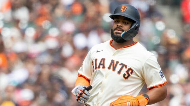 Heliot Ramos SF Giants robí bizarné hádzanie do poľa vs Padres

