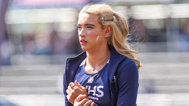 High School Golden State Senior High School diskutuje o zrieknutí sa volejbalovej lopty videohry nad Trans Professional Athlete 

